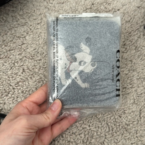 Brand New 101 Dalmatians Medium Zip Wallet - Picture 1 of 4